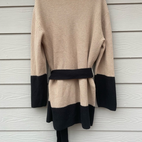 Quinn Robe in Tan Wool
SER.O.YA - Picture 13 of 13